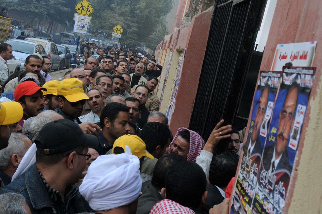 Les électeurs égyptiens se sont déplacés en masse lors du second tour le 14 décembre 2011. [Mohammed Hossam]