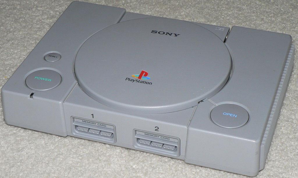 1994. Sony lance la Playstation. Le CD remplace la cartouche et fait entrer le jeu dans la 3D et l'hyperréalisme. [© Sony]