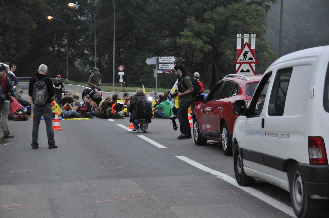 Les militants anti-nucléaire ont coupé le trafic afin de s'opposer à la réouverture de la centrale. [Philip Reynolds]