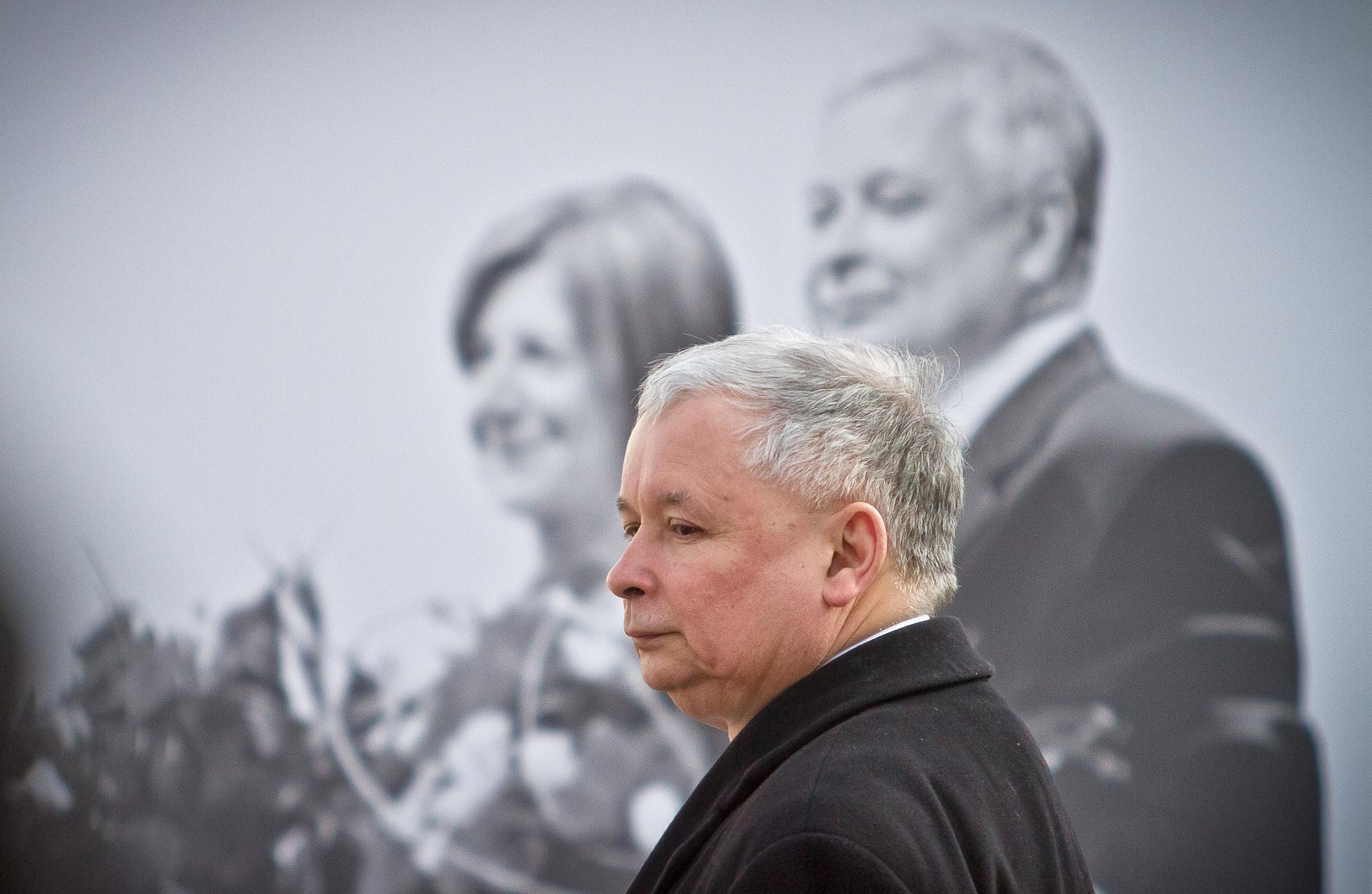 jaroslaw Kaczynski, frère jumeau du président décédé, assistait à une cérémonie en face du palais présidentiel de Varsovie. [AFP - WOJTEK RADWANSKI]
