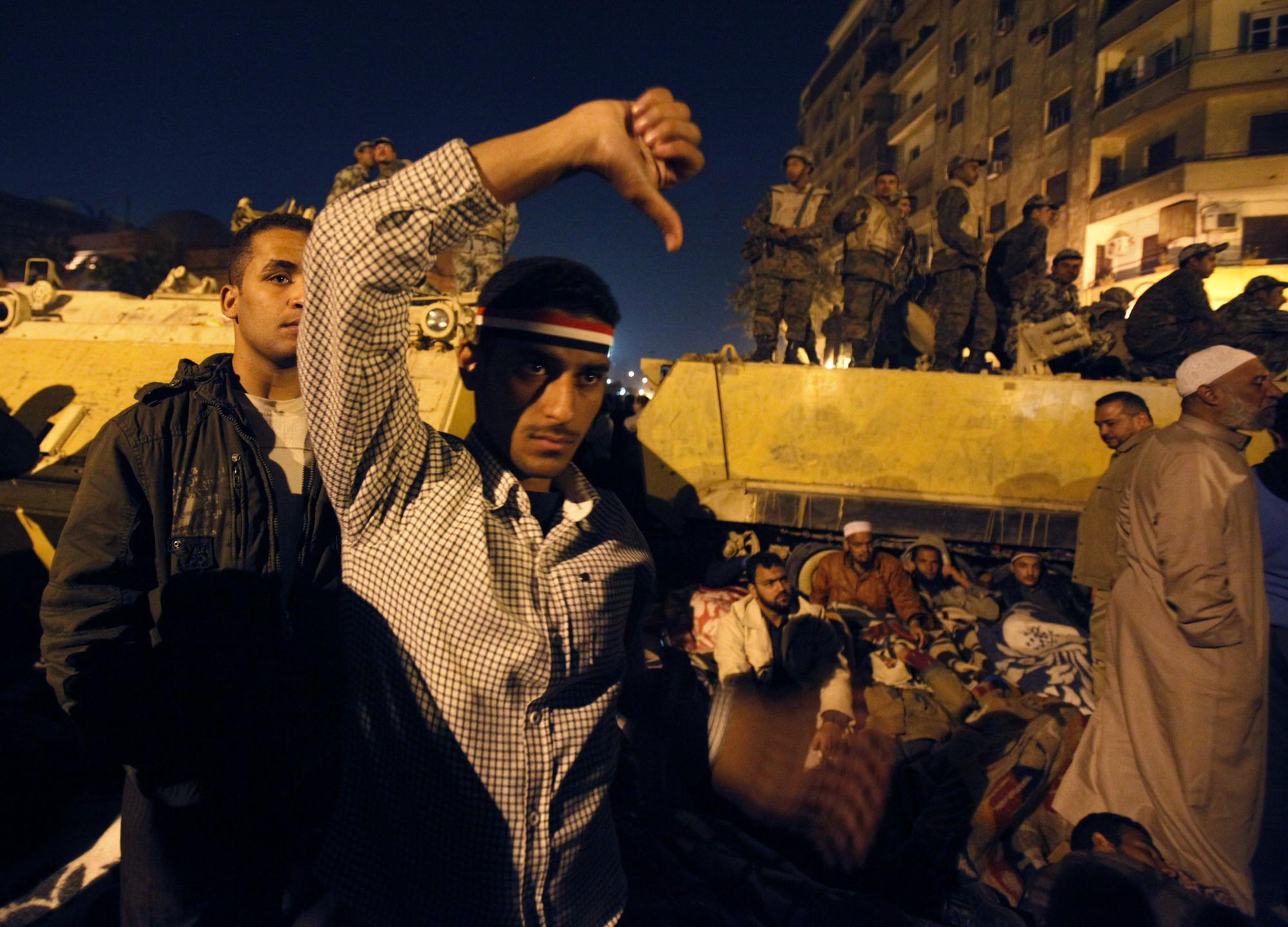 Les manifestants ont mal accueilli le discours de Moubarak. [Asmaa Waguih]