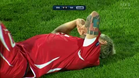 Euro 2012 (éliminatoires) Bulgarie - Suisse: Behrami commet une faute grossière, mais c'est lui qui se blesse et qui doit sortir!