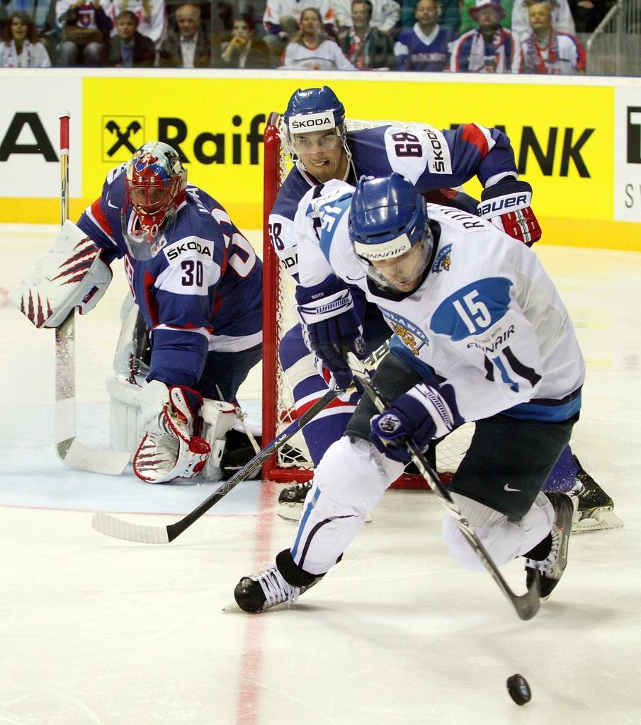 Auteur d'un doublé, Tuomo Ruutu a enterré les derniers espoirs slovaques. [KEYSTONE - Peter Hudec]