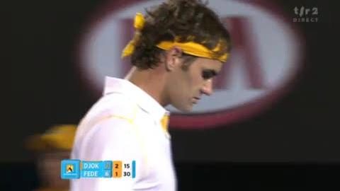 Tennis / Open d'Australie: Federer - Djokovic (demi-finale). Federer se doit de réagir. Et il le fait: congtre-break à 2-2 (2e manche)