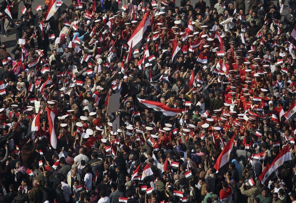 En Egypte, la place Tahrir fête le départ d'Hosni Moubarak. [KEYSTONE - Khalil Hamra]