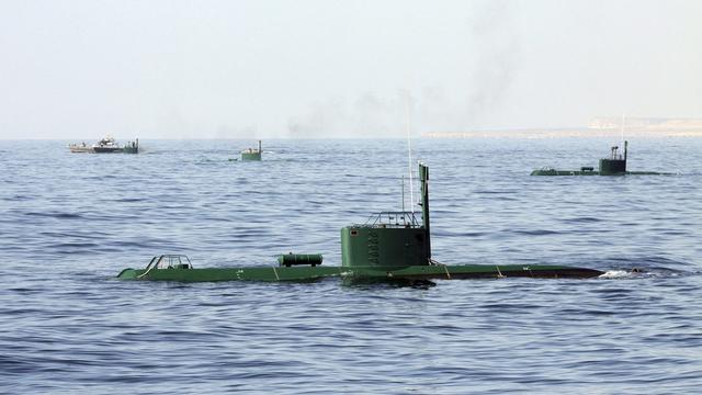 L'armée iranienne poursuit ses manoeuvres navales autour du détroit d'Ormuz, menacé de fermeture. [Keystone - Mohammad Ali Marizad]