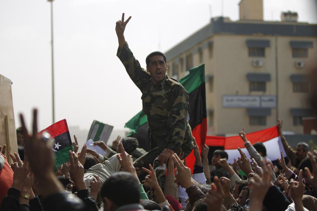 Des milliers de Libyens ont envahi Tobrouk dans l'est du pays. [KEYSTONE - AP Photo/Tara Todras-Whitehill]