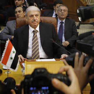 Après avoir été tancée samedi par la Ligue arabe pour non-respect du plan de sortie de crise (ici son ambassadeur Yussef al-Ahmad), la Syrie cherche à apaiser les tensions. [Amr Nabil]