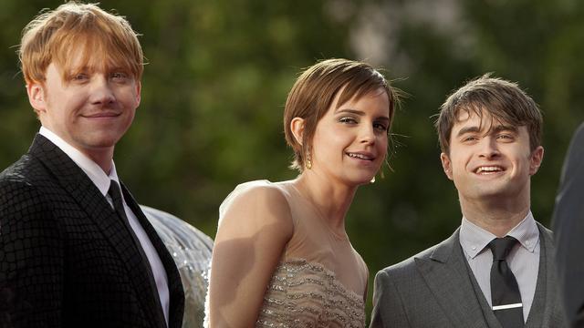 British actors, left to right, Rupert Grint, Emma Watson and Daniel Radcliffe arrive in Trafalgar Square, in central London, for the World Premiere of Harry Potter and The Deathly Hallows: Part 2, the last film in the series, Thursday, July 7, 2011. (AP Photo/Joel Ryan) [KEYSTONE - Joel Ryan]