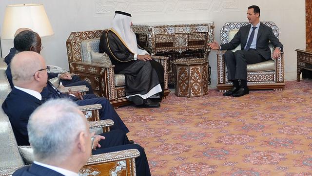 Le président syrien a reçu une délégation de la Ligue arabe à Damas le 26 octobre. [SANA/AFP]