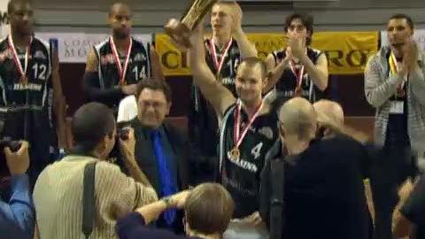 Basketball / Coupe de la Ligue (finale): Lugano - Fribourg Olympic 80-69. La remise des médailles