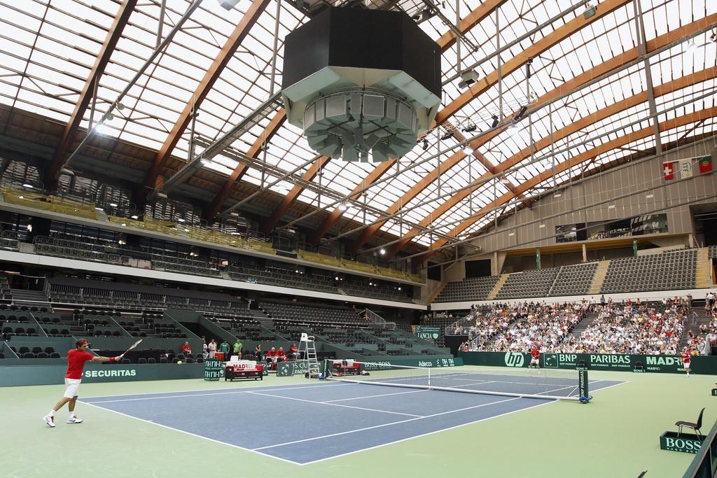 La BernArena, antre du CP Berne, a été transformée en halle de tennis pour l'occasion. [KEYSTONE - PETER KLAUNZER]