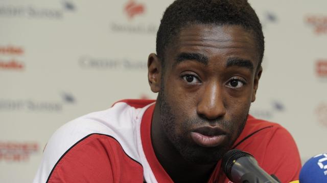 Djourou: "J'ai la chance de défendre contre Robin (van Persie) tous les jours à l'entraînement. Je ne me fais ainsi pas trop de souci." [Steffen Schmidt]