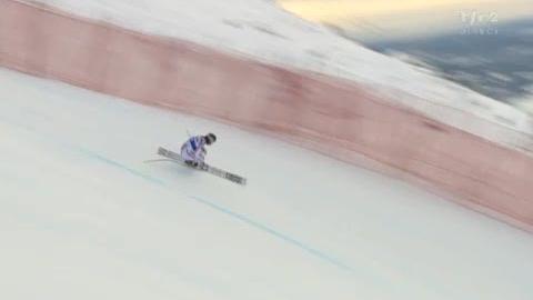 Ski alpin / descente Are (SUE): la championne du Monde Elisabeth Görgl (AUT) + Daniela Merighetti (ITA) évitent de justesse la chute (à l'endroit où est tombée Nadja Kamer)