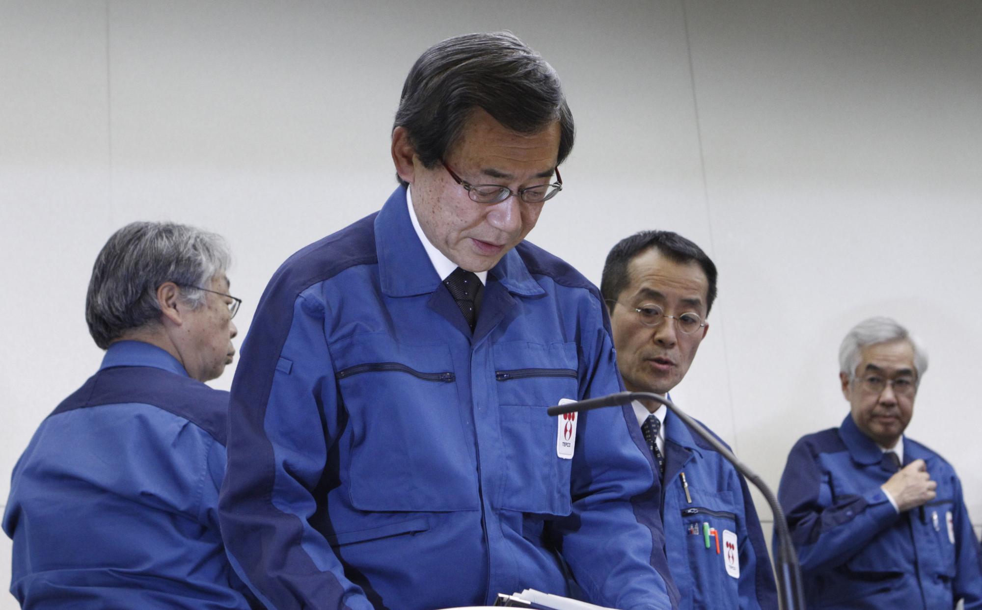 Masataka Shimizu, président de Tepco, au premier plan. [REUTERS - Issei Kato]