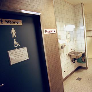 Toilettes publiques dans la gare de Zurich. [Roger Doelly]