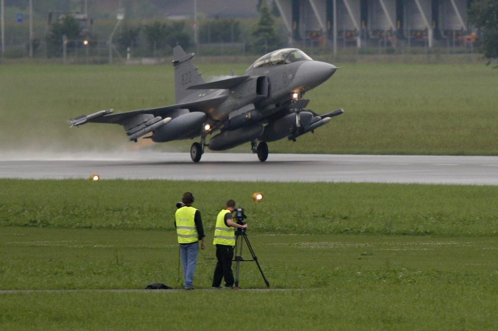 Le choix du Gripen suédois par le Conseil fédéral n'est pas du goût de tout le monde. [KEYSTONE - Urs Flueeler]