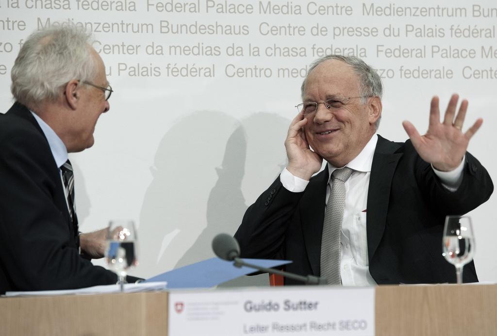 Le ministre de l'Economie Johann Schneider-Ammann a présenté sans enthousiasme les arguments en faveur de la nouvelle loi devant la presse. [KEYSTONE - Lukas Lehmann]