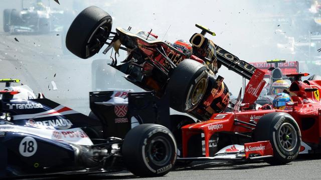 Alonso et Hamilton figurent parmi les victimes de ce carambolage causé par Grosjean [DAVID EBENER]