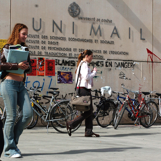 Les étudiants cherchant un logement sont 18'000 rien que pour l'Université de Genève et les HES, mais seuls 10% d'entre eux trouveront un logement étudiant. [Martial Trezzini]