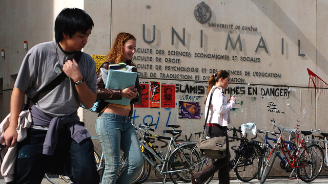 Les étudiants cherchant un logement sont 18'000 rien que pour l'Université de Genève et les HES, mais seuls 10% d'entre eux trouveront un logement étudiant. [Martial Trezzini]