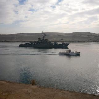 Les deux navires de guerre iraniens envoyés par Téhéran en Syrie via la Méditerranée ont emprunté le canal de Suez mardi pour retourner en Iran. [STR]