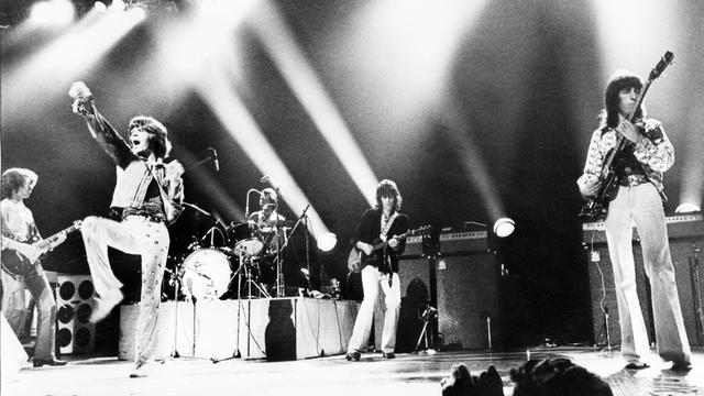 Mick Taylor, Mick Jagger, Charlie Watts, Keith Richards et Bill Wyman (de gauche à droite) se produisent ici à Wembley, en octobre 1973. Cette année-là, les Rolling Stones cartonnent avec "Angie".