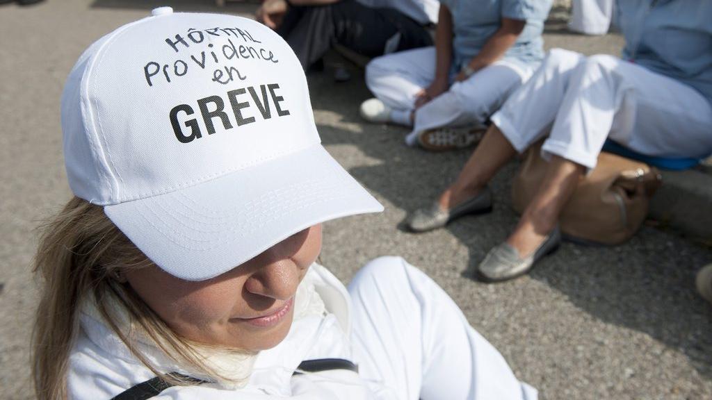 Une employée de l'hôpital de La Providence en grève en septembre dernier. [Sandro Campardo]