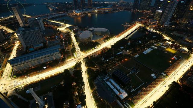 Lundi 17 septembre: une vue en hauteur du circuit de Singapour, où le Grand-Prix de formule 1 doit se dérouler dans 6 jours. [Stephen Morrisson]