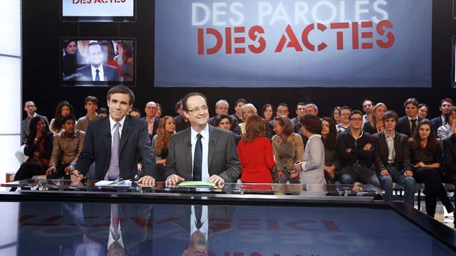 François Hollande aux côtés du présentateur de France 2 David Pujadas. [Thomas Samson]