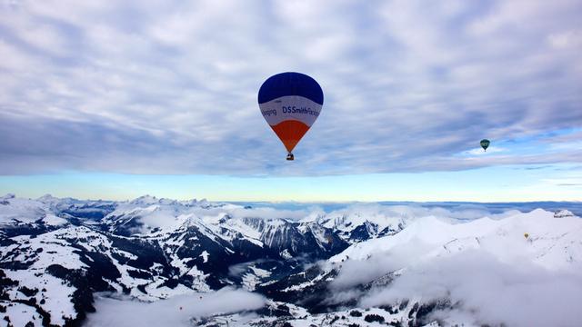 Voyage en montgolfière au-dessus de Château-d'Oex en compagnie de Bertrand Piccard, à l'occasion du Festival International de Ballons 2012. [Murièle Fellay]