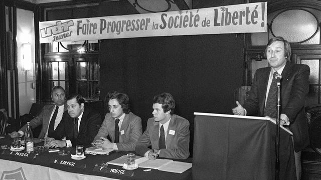 Le jeune Nicolas Sarkozy de 21 ans, délégué départemental jeunes, participe à la convention nationale des jeunes UDR (Union des démocrates républicains) en 1976.