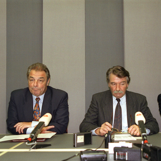 Les conseillers fédéraux Delamuraz, Felber et Kohler à l'heure de la défaite sur l'EEE, le 6 décembre 1992. [Keystone - STR]