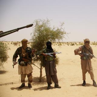 Des combattants du groupe islamiste Ansar Dine dans le désert du Mali.