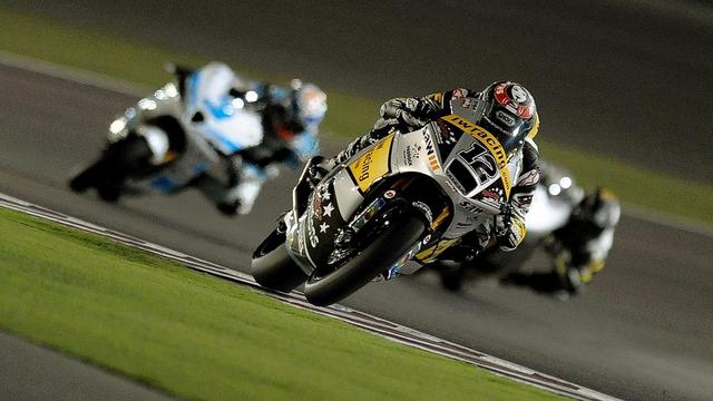 epa03172633 Swiss Moto2 rider Thomas Luthi (front) of the Interwetten-Paddock team in action during a free practice session for the Motorcycling Grand Prix of Qatar at Al Losail International Circuit in Doha, Qatar, 05 April 2012. The 2012 MotoGP World Championship season's first race will be held in Doha on 08 April. EPA/STRINGER [epa]