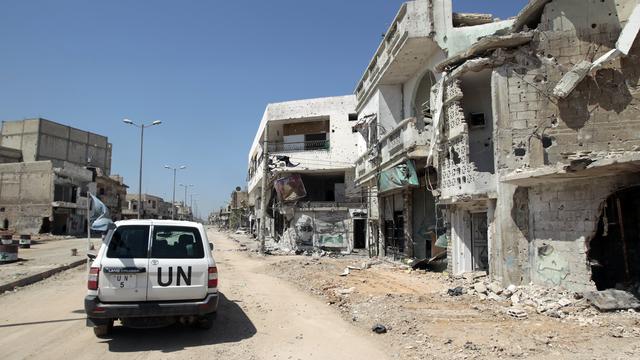 Les observateurs de l'ONU en Syrie ont été pris pour cible alors qu'ils tentaient de se rendre sur les lieux du massacre près de Hama. [Joseph Eid]