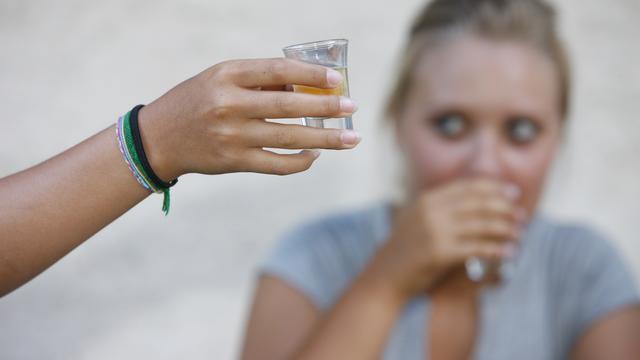 Le taux des ventes d'alcool à des mineurs se situe à 28% en journée alors qu'il culmine à 50,5% en soirée. [Pascal Deloche]