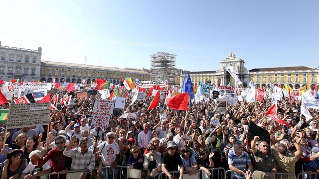 Les manifestants portugais se sont retrouvés sur la Place du Commerce, au centre de Lisbonne. [MARIO CRUZ]