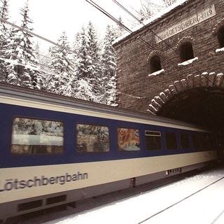 Seules deux personnes se trouvaient dans le train qui a déraillé à cause d'un avalanche au Lötschberg (photo d'archive). [Alessandro della Valle]
