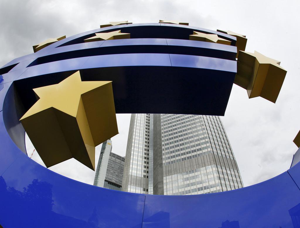 Le symbole de l'euro devant le siège de la Banque centrale européenne à Francfort. [Michael Probst]