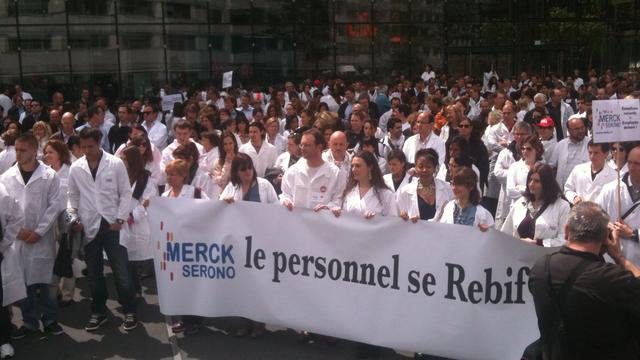 Manifestation du personnel de Merck Serono à Genève à l'occasion du 1er Mai. [Joël Boissard]