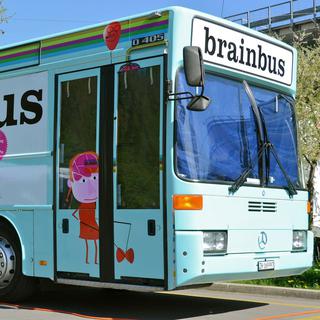 L'exposition Brain Bus se rend dans des écoles et dans des lieux publics. [www.brainbus.ch]