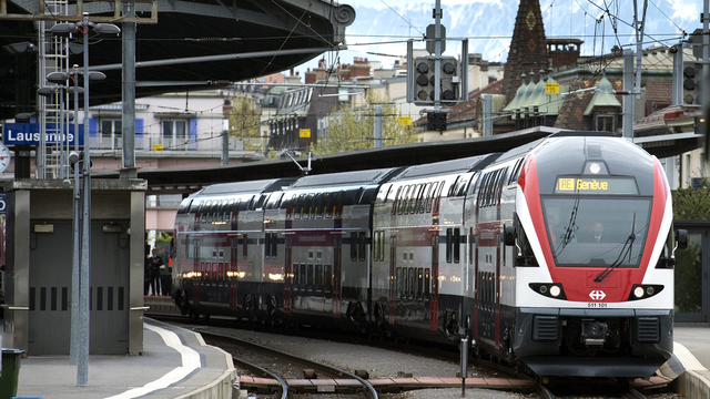 Les nouvelles rames Duplex Regio sillonneront la Suisse romande dès le mois de décembre 2012. [Keystone - Laurent Gilliéron]