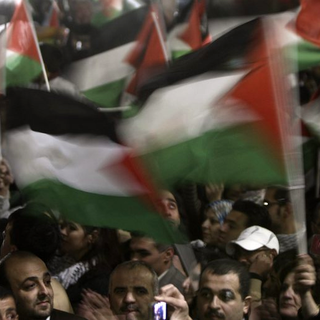 Les Palestiniens ont accueilli avec joie le vote de l'ONU [EPA/ATEF SAFADI]