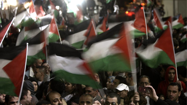 Les Palestiniens ont accueilli avec joie le vote de l'ONU [EPA/ATEF SAFADI]