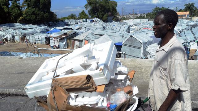 Une année après le séisme, le 12 janvier 2012, à Port-au-Prince, en Haïti. [Thony Belizaire]