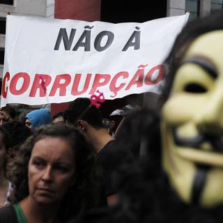 Au Brésil, la population dénonce le détournement de fonds publics et la corruption des ministres. [Nacho Doce]