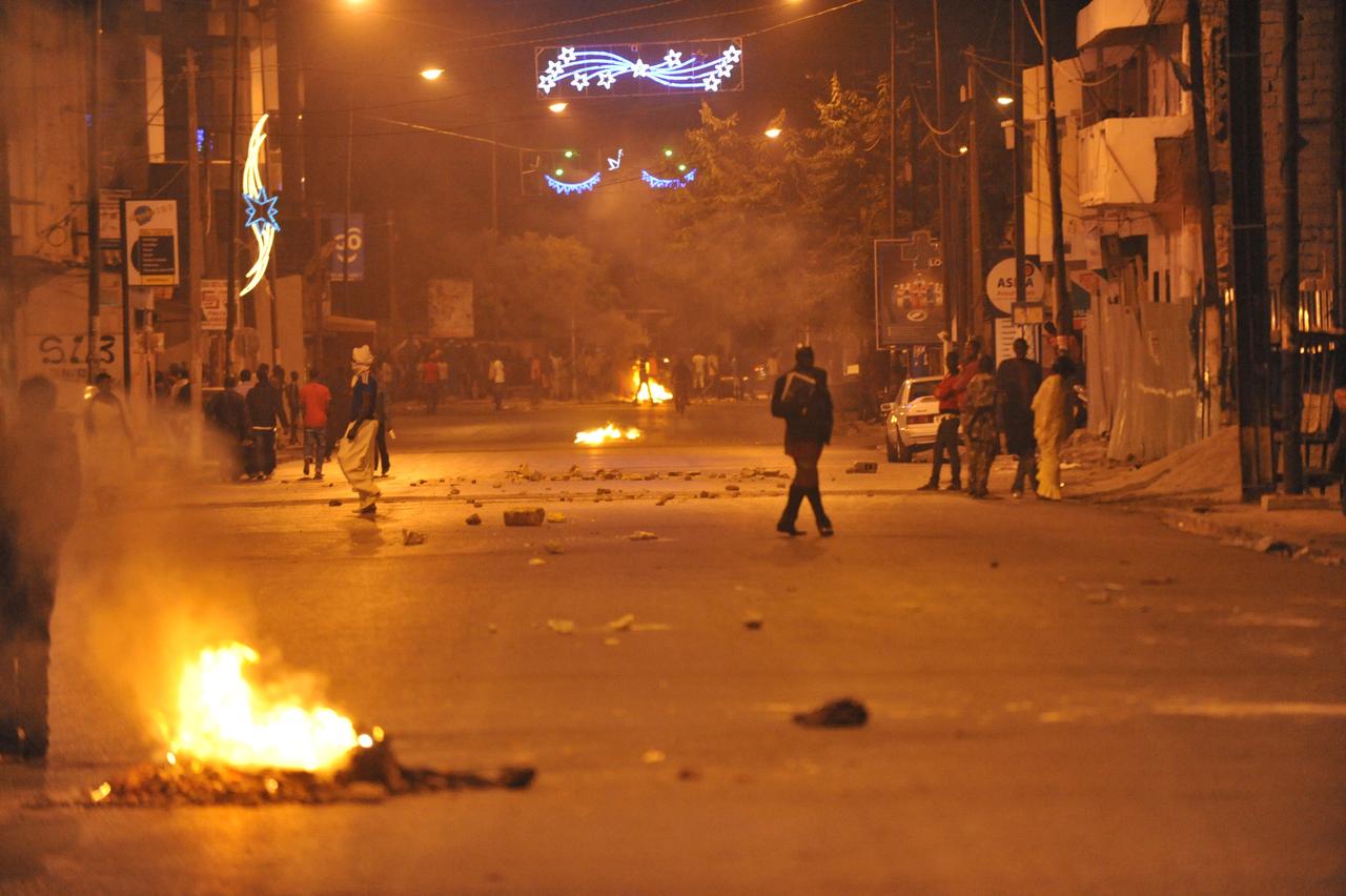 Vendredi soir, des tirs ont retenti dans les rues de Dakar, la capitale du Sénégal. [AFP - Toure Behan]