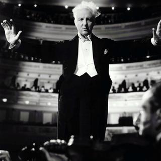 Le chef d'orchestre Leopold Stokowski au Carnegie Hall en 1947. [United Artists / The Kobal Collection / AFP]