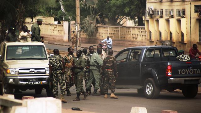 L'armée malienne est dans les rues de la capitale Bamako. [Habibou Kouyatep]